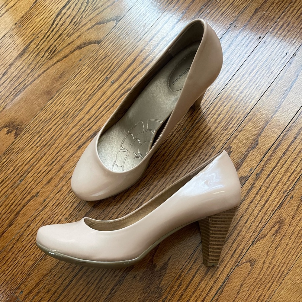 Giani Bernini nude heels